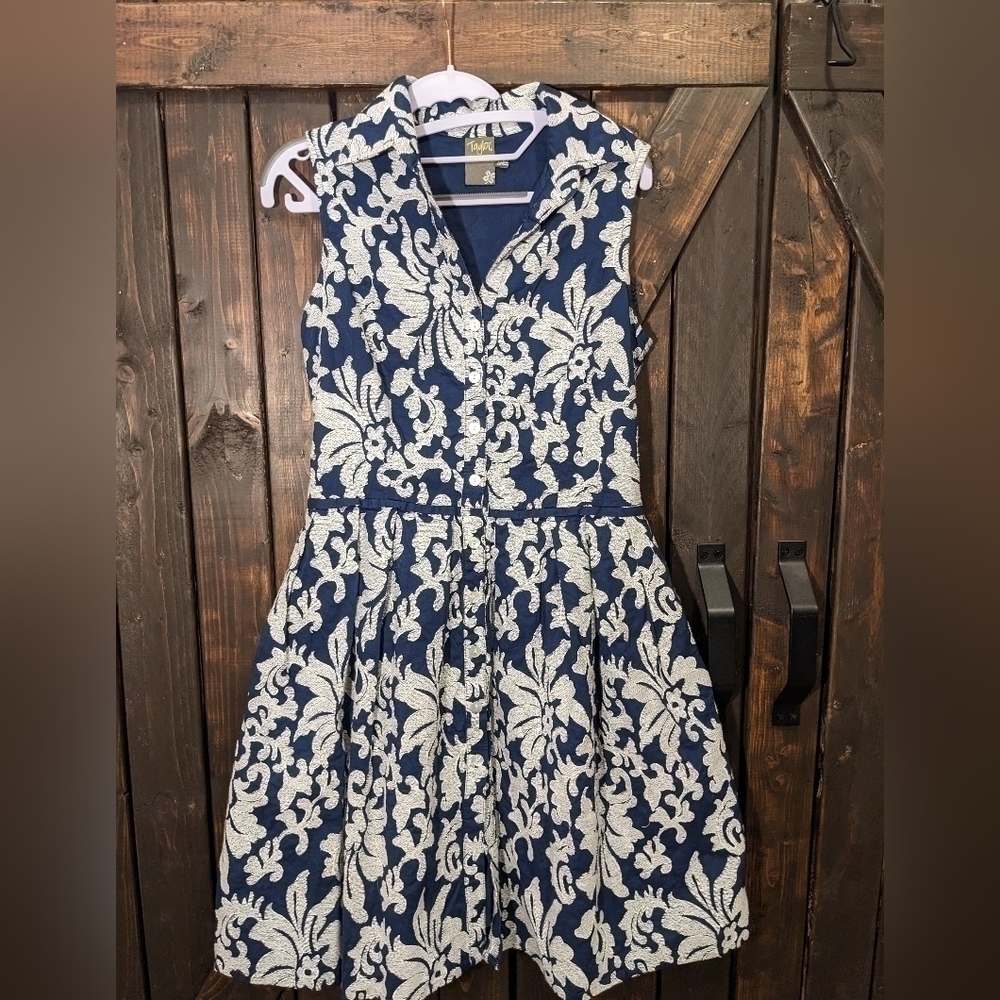 TAYLOR dress size 8, Navy with white stitched pattern.